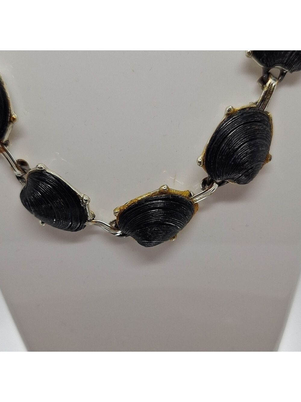Vintage Black shell and Silvertone necklace 16" to 18" - Picture 2 of 4